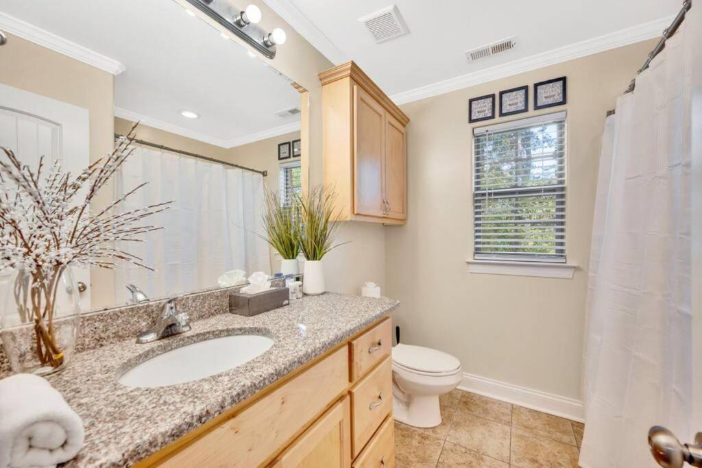 Cozy 2B Townhouse King Bed Free Parking Tv In Brs Concord Exterior foto
