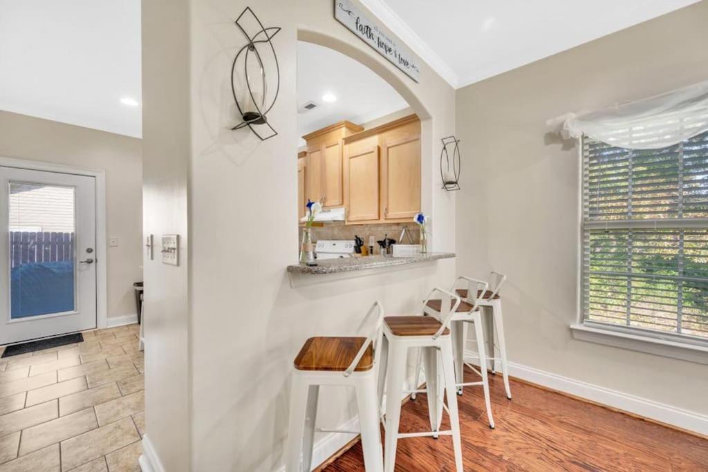 Cozy 2B Townhouse King Bed Free Parking Tv In Brs Concord Exterior foto