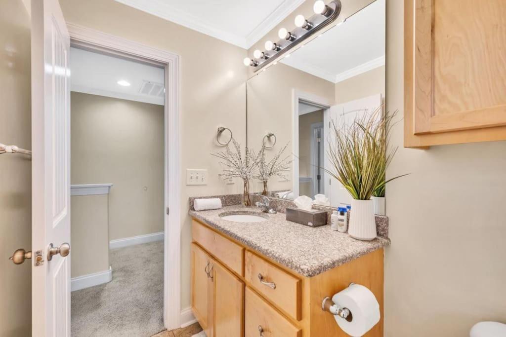 Cozy 2B Townhouse King Bed Free Parking Tv In Brs Concord Exterior foto